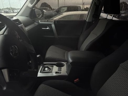 Used 2016 Toyota 4Runner SR5 AWD/4WD image 3