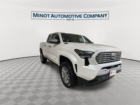 Used 2025 Toyota Tacoma Limited AWD/4WD image 2