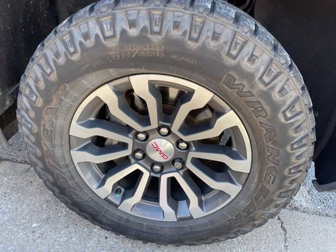 Used 2022 GMC Sierra 1500 AT4 w/ AT4 Premium Package image 5