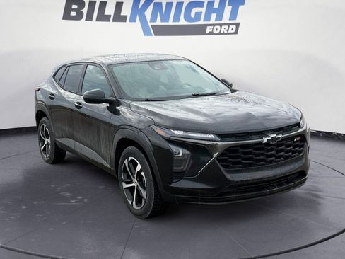 Used 2024 Chevrolet Trax RS w/ Sunroof Package image 7