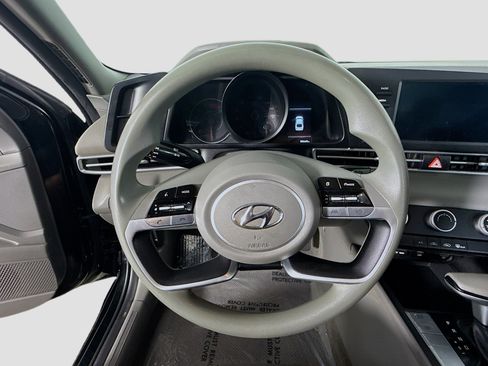 Used 2023 Hyundai Elantra SE image 13