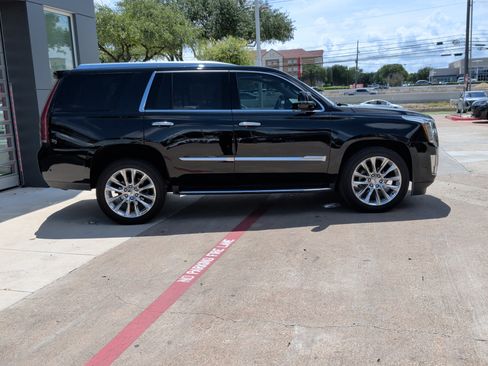 Used 2019 Cadillac Escalade Luxury RWD image 11