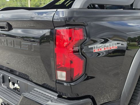 New 2026 Chevrolet Colorado Trail Boss w/ Midnight Edition AWD/4WD image 14