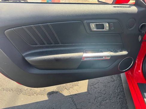 Used 2018 Ford Mustang Premium RWD image 5