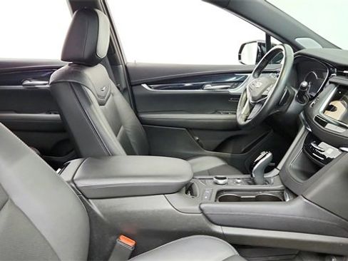 Certified 2024 Cadillac XT5 Premium Luxury w/ LPO, Floor Liner Package image 24