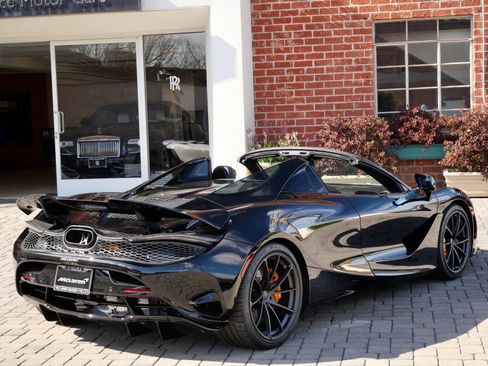 Used 2026 McLaren 750S Spider RWD image 4