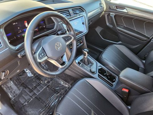 Certified 2024 Volkswagen Tiguan SE image 6