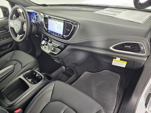 New 2026 Chrysler Pacifica Select image 30