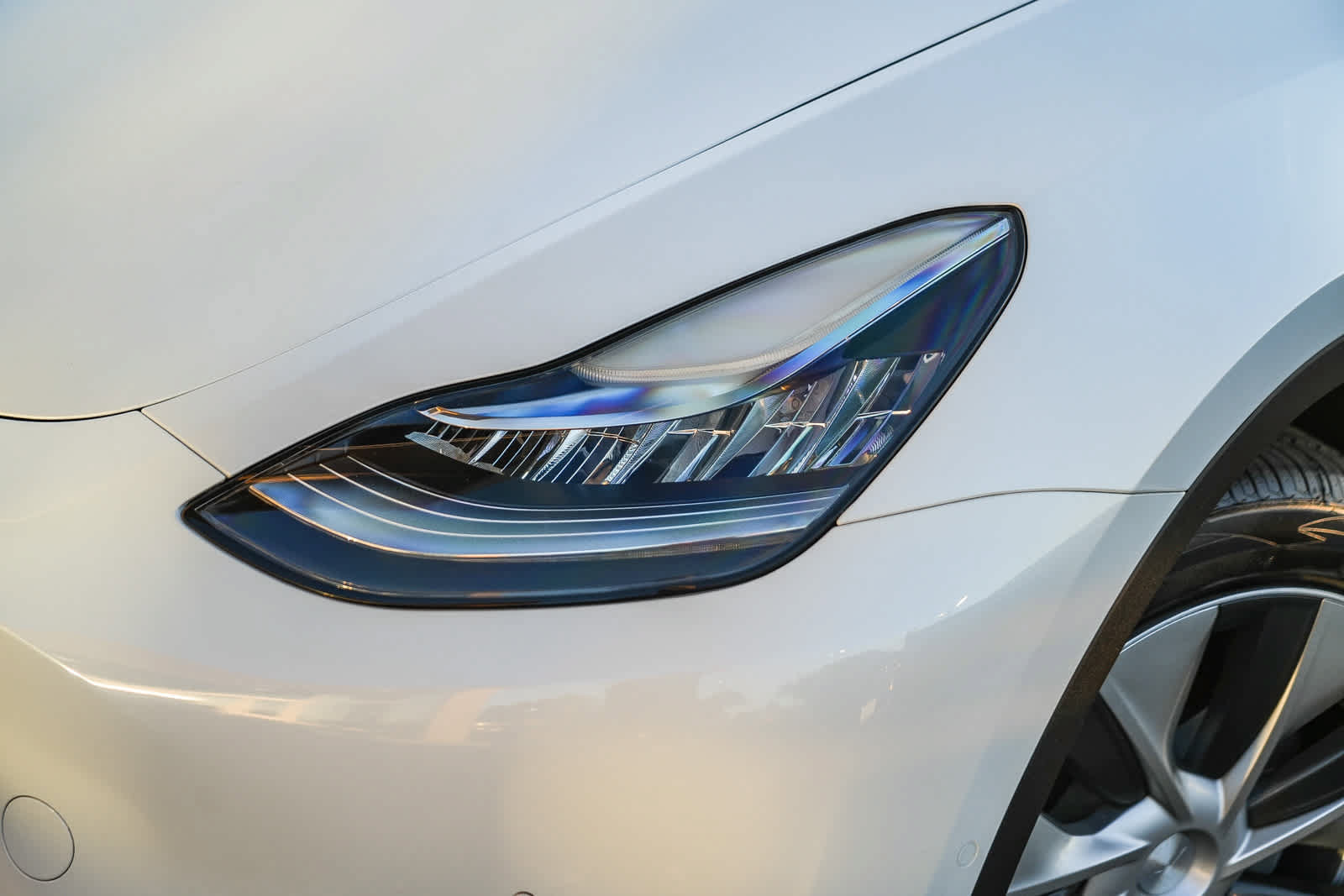 Used 2022 Tesla Model Y Long Range AWD/4WD image 2