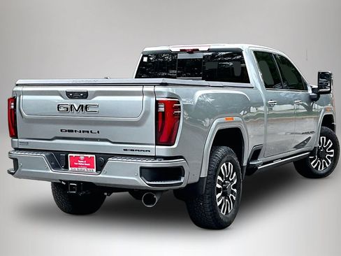 Used 2026 GMC Sierra 2500 Denali Ultimate w/ LPO, Black Badging Package AWD/4WD image 5
