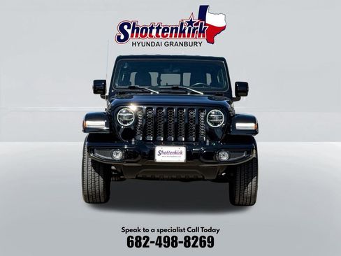 Used 2022 Jeep Gladiator Overland AWD/4WD image 2