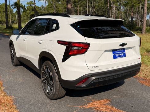 New 2026 Chevrolet Trax RS w/ Sunroof Package FWD image 3