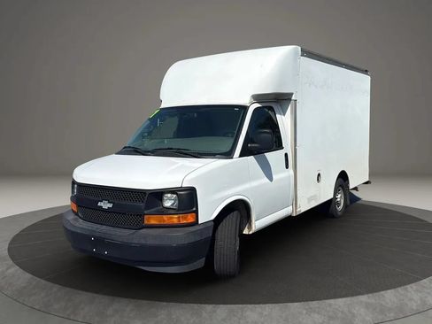 Used 2017 Chevrolet Express 3500 RWD image 3