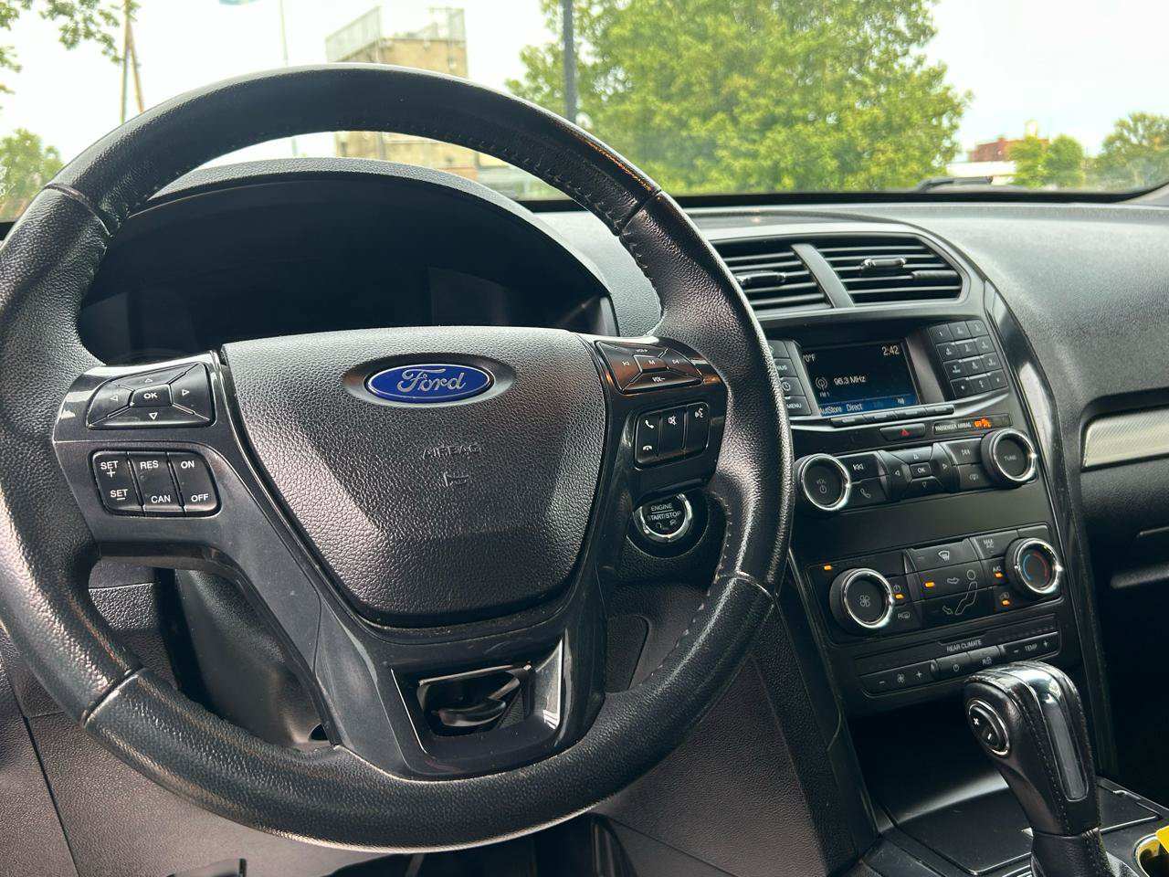 Used 2018 Ford Explorer XLT AWD/4WD image 8