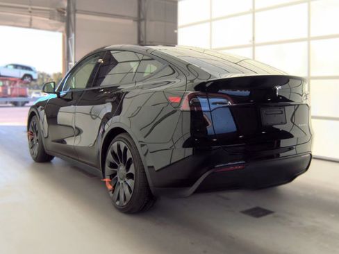 Used 2023 Tesla Model Y Long Range AWD/4WD image 6