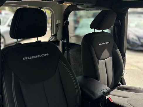 Used 2016 Jeep Wrangler Rubicon w/ Power Convenience Group image 28