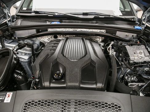 Certified 2026 Porsche Macan AWD/4WD image 31