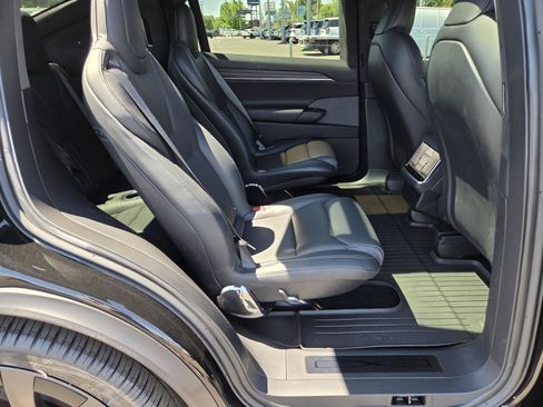 Used 2025 Tesla Model X AWD/4WD image 18