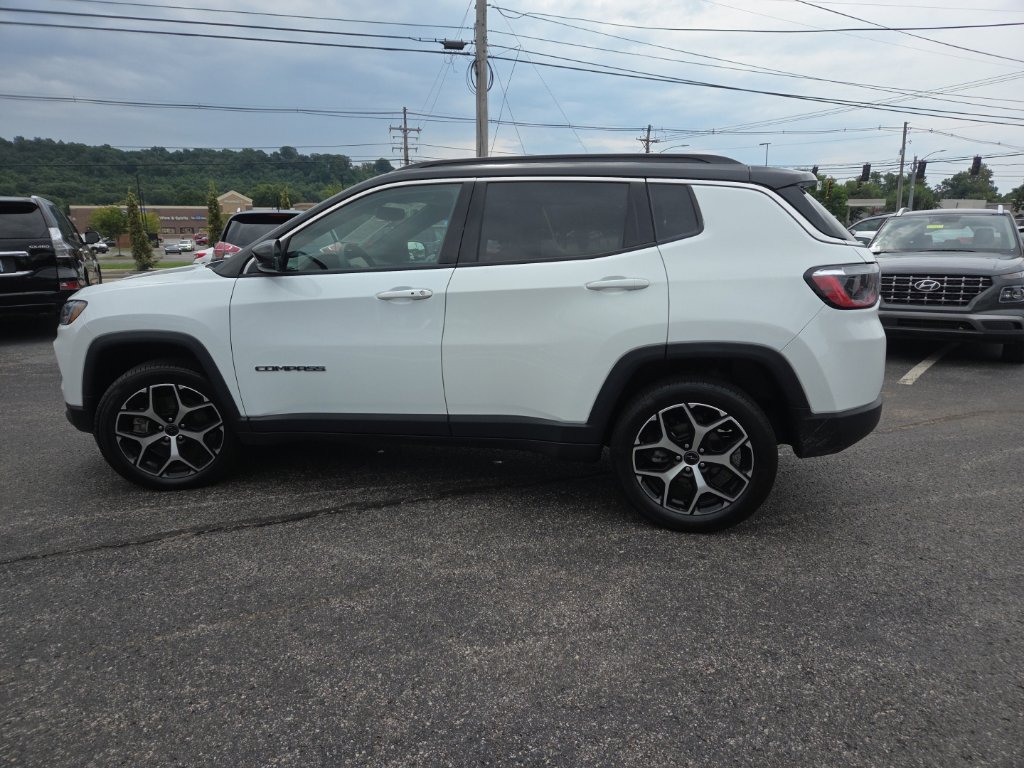 Used 2025 Jeep Compass Limited AWD/4WD image 4