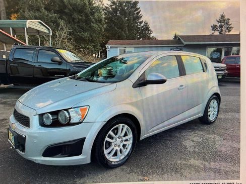 Used 2016 Chevrolet Sonic LT w/ Fun and Sun Package image 29