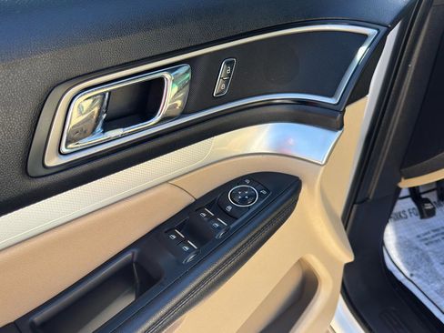 Used 2016 Ford Explorer XLT image 14