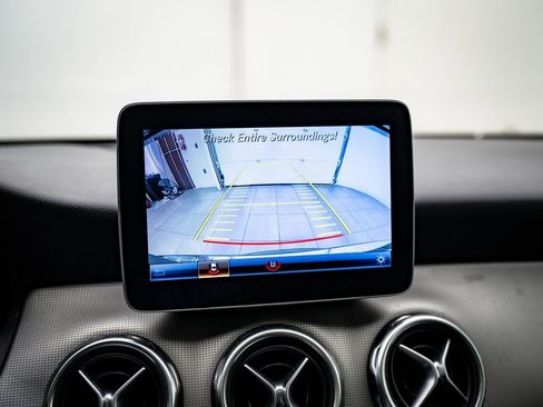 Used 2019 Mercedes-Benz GLA 250 4MATIC image 32