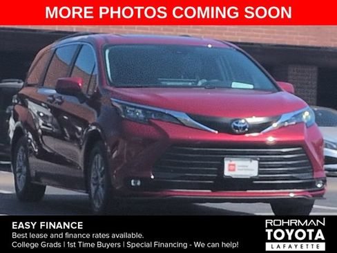 Used 2026 Toyota Sienna XLE FWD image 3
