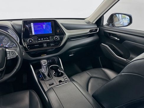 Used 2024 Toyota Highlander XLE image 24