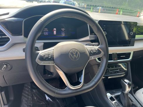 Used 2026 Volkswagen Taos SE AWD/4WD image 29