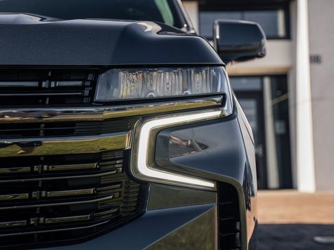 Used 2021 Chevrolet Suburban RST w/ Luxury Package RWD image 10