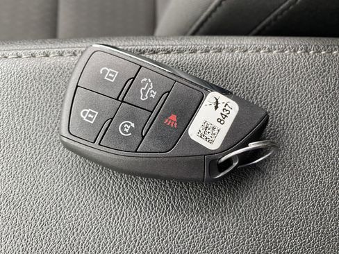 Used 2023 Chevrolet Silverado 1500 LT AWD/4WD image 38