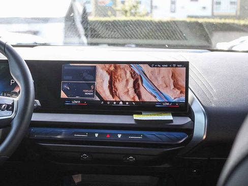 Used 2025 BMW X3 xDrive30i w/ M Sport Package image 13