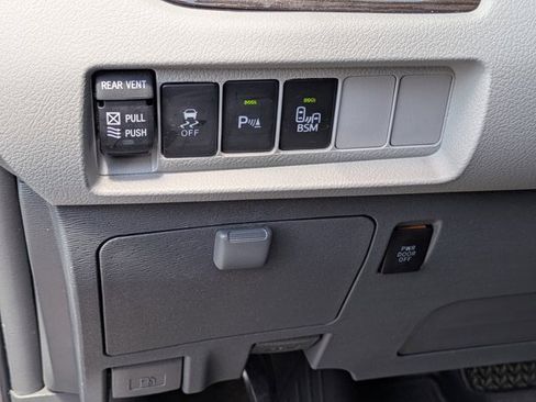 Used 2017 Toyota Sienna XLE Premium FWD image 15