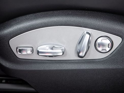 Certified 2026 Porsche Macan AWD/4WD image 24