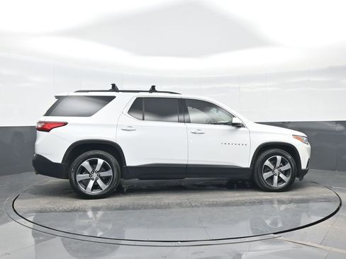 Used 2021 Chevrolet Traverse LT w/ LT Premium Package image 7