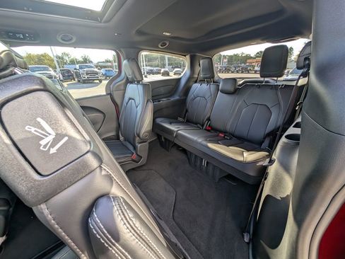 New 2026 Chrysler Pacifica Select image 16