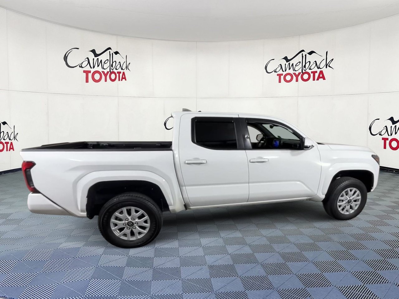 Used 2025 Toyota Tacoma SR5 AWD/4WD image 3
