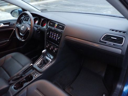 Used 2019 Volkswagen Golf SE w/ Driver Assistance Package image 13