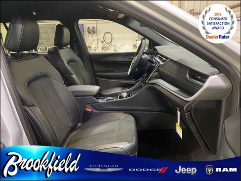 New 2025 Jeep Grand Cherokee L Laredo image 21