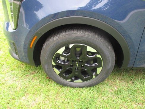 New 2025 Kia Sorento S image 9