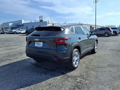 Used 2025 Chevrolet Trax LS w/ LS Convenience Package FWD image 17