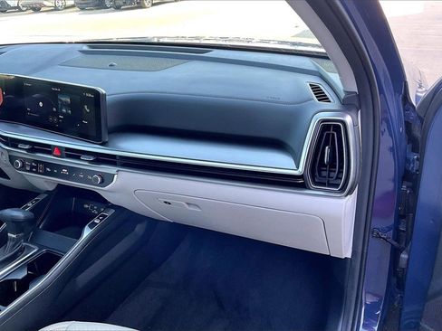 Used 2025 Kia Sorento S image 16