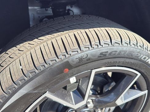 New 2026 Jeep Cherokee Overland AWD/4WD image 10
