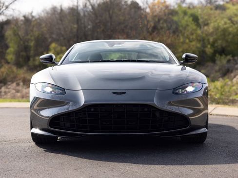 Used 2023 Aston Martin V8 Vantage Coupe image 12