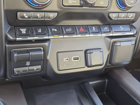 Used 2020 Chevrolet Silverado 2500 LTZ AWD/4WD image 22