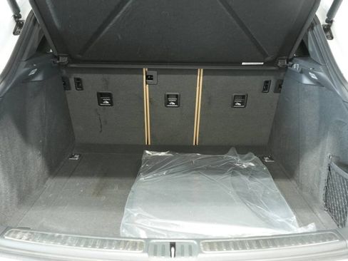 Used 2025 Porsche Macan image 28