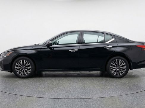 Used 2025 Nissan Altima 2.5 SV image 5