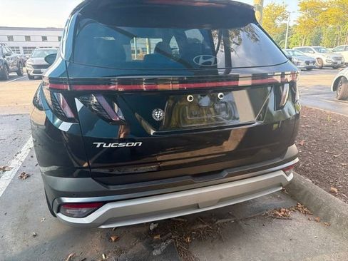 Used 2025 Hyundai Tucson Limited FWD image 7