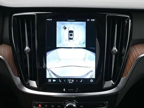 Used 2025 Volvo S60 B5 Plus image 21