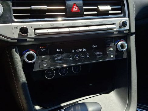 Used 2025 Genesis G70 2.5T RWD image 17